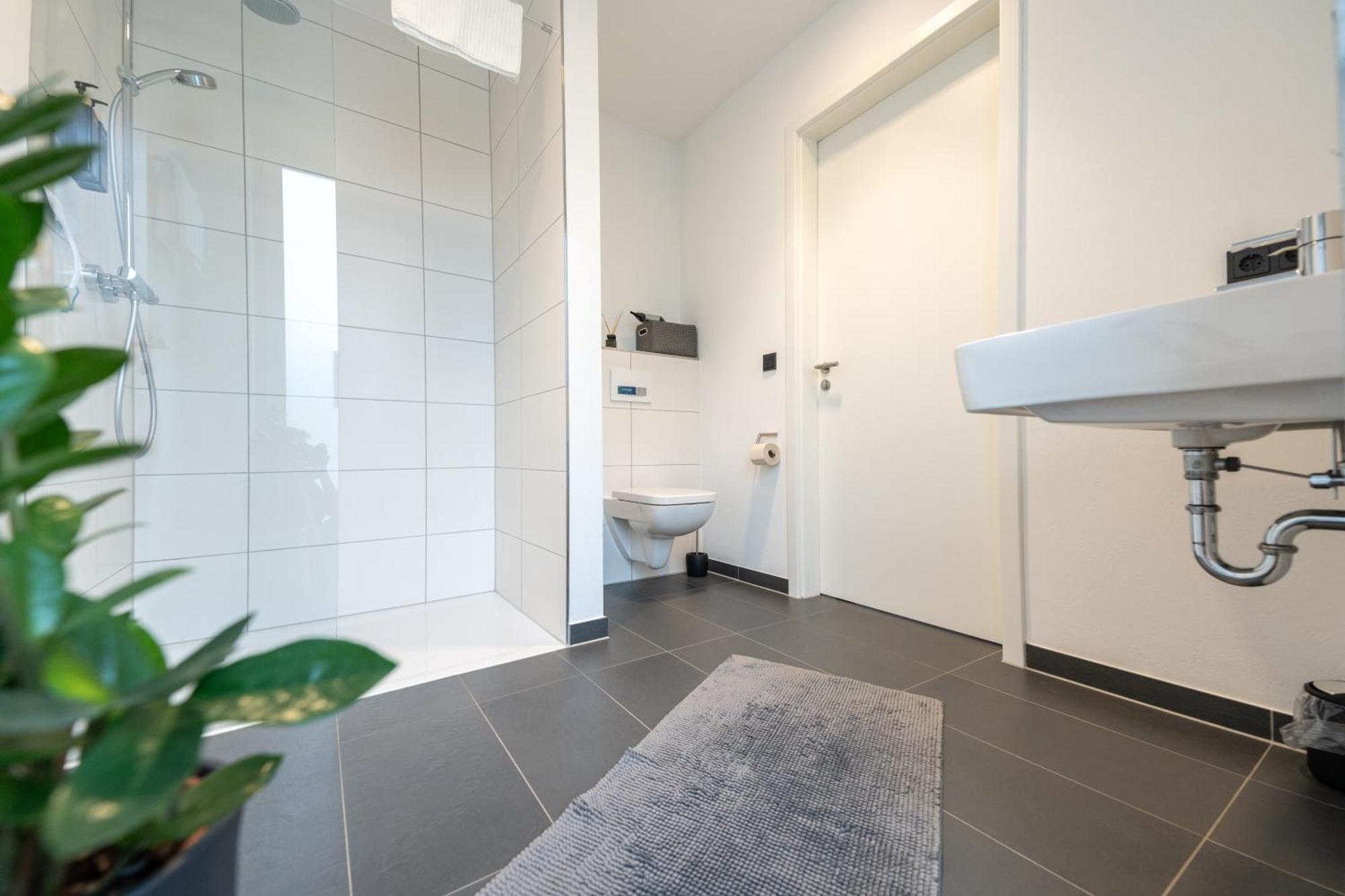 Appartamento Zentral - Fuer 6 - 2X Frei Parken - Terrasse Gießen Esterno foto